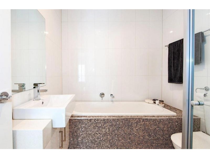 2/28 Thorpe Street, Newport VIC 3015