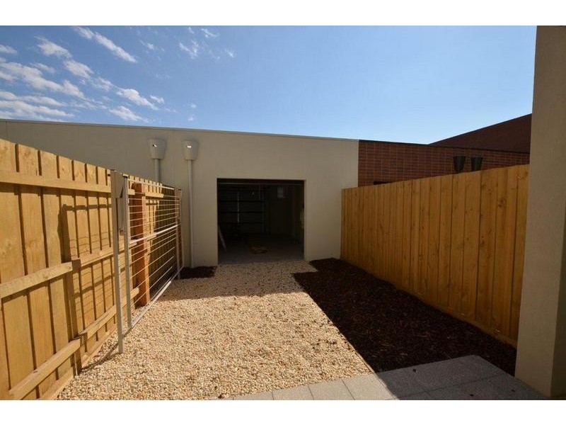 3/10 Cross Street, Footscray VIC 3011