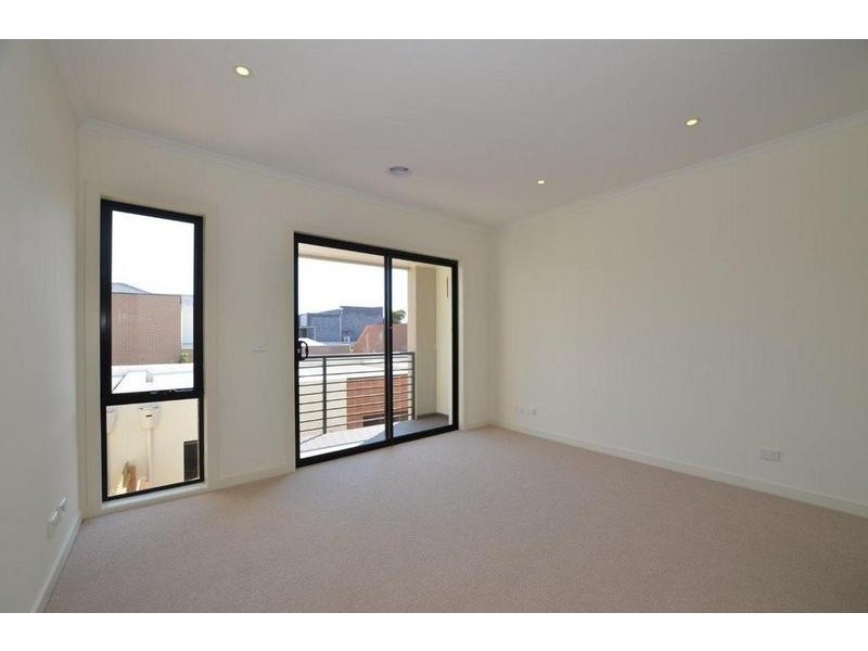 3/10 Cross Street, Footscray VIC 3011