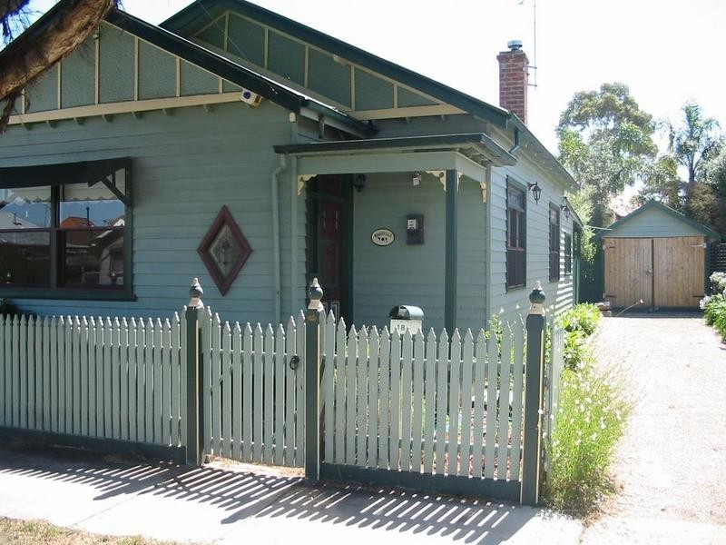 18 DEAKIN STREET, Yarraville VIC 3013