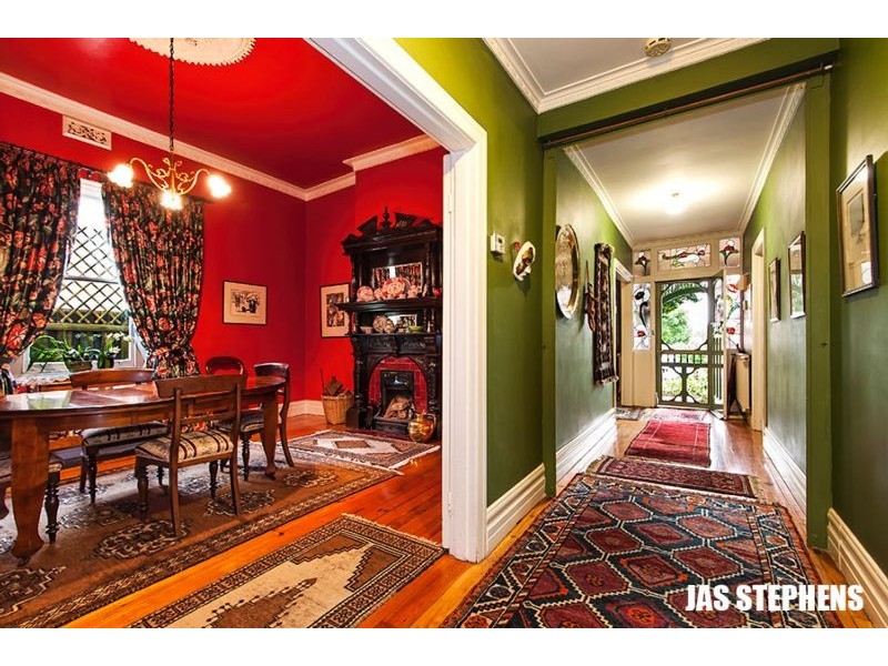 2 Pentland Parade, Seddon VIC 3011