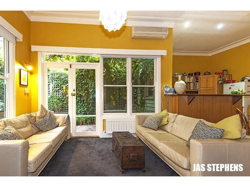 2 Pentland Parade, Seddon VIC 3011