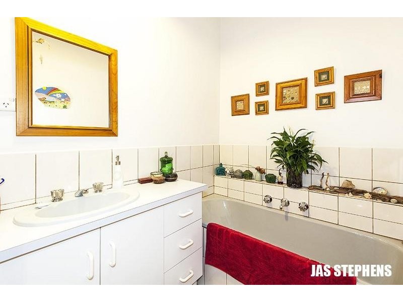 2 Pentland Parade, Seddon VIC 3011