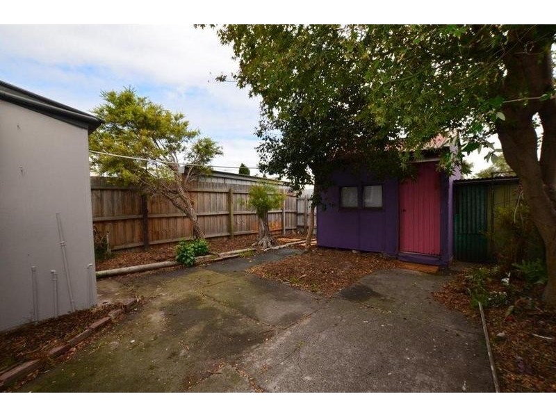 6 Hamilton Street, Seddon VIC 3011