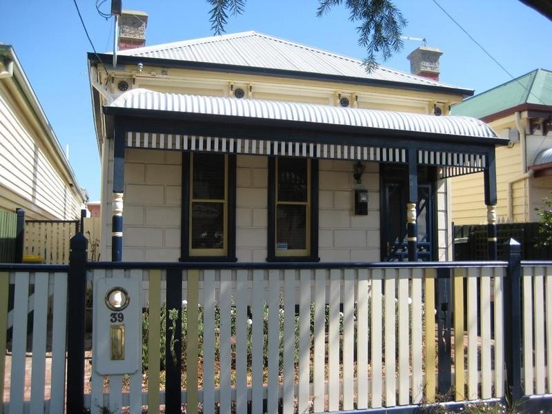 39 Station Road, Seddon VIC 3011