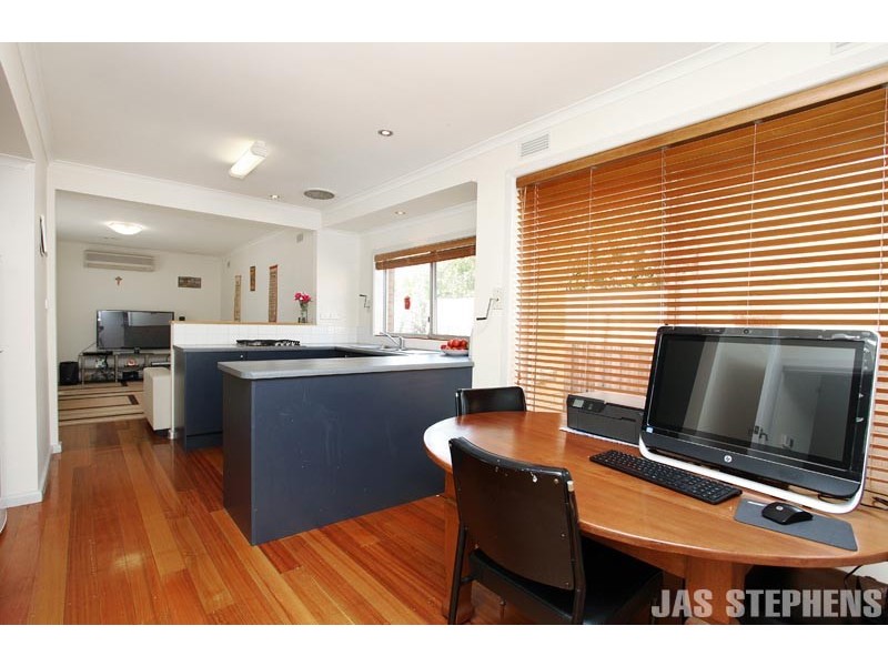 2/145 Essex Street, West Footscray VIC 3012