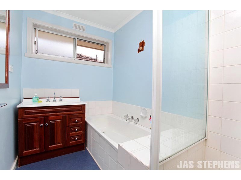 2/145 Essex Street, West Footscray VIC 3012