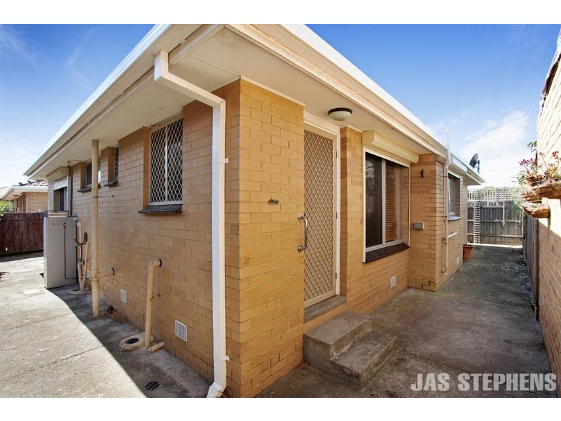 2/145 Essex Street, West Footscray VIC 3012