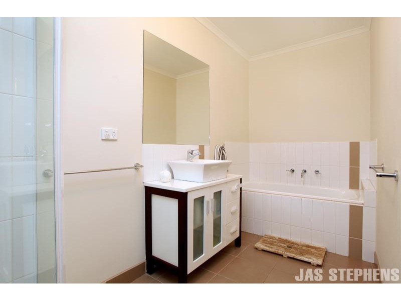 2/21 Waratah Street, West Footscray VIC 3012