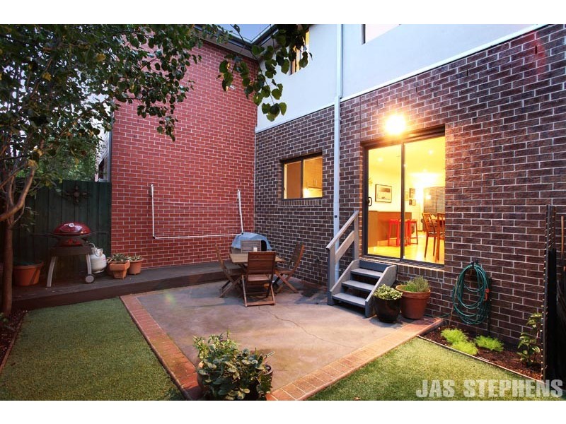 2/21 Waratah Street, West Footscray VIC 3012