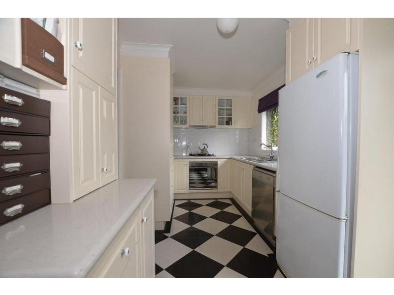 2/98 Summerhill Road, West Footscray VIC 3012