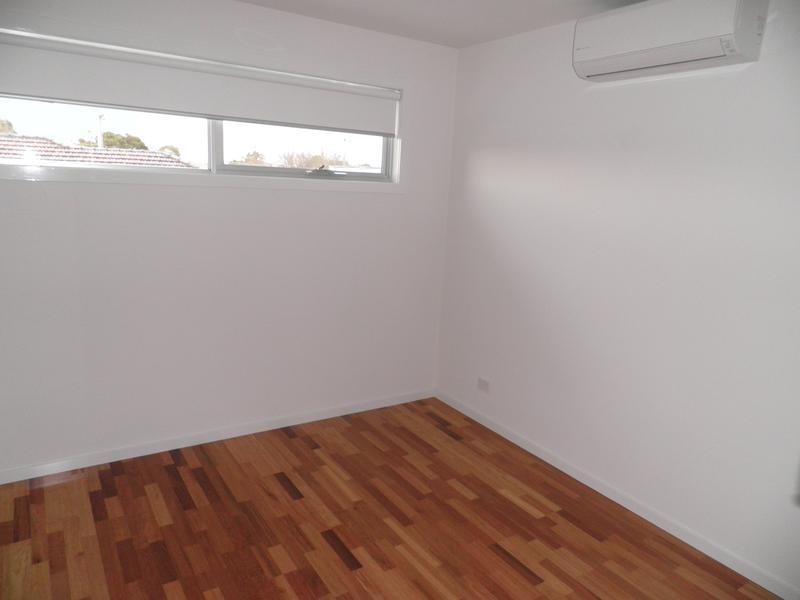 1/5 Alma Street, Maidstone VIC 3012
