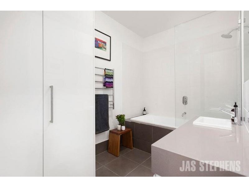 202/96 Pilgrim Street, Seddon VIC 3011