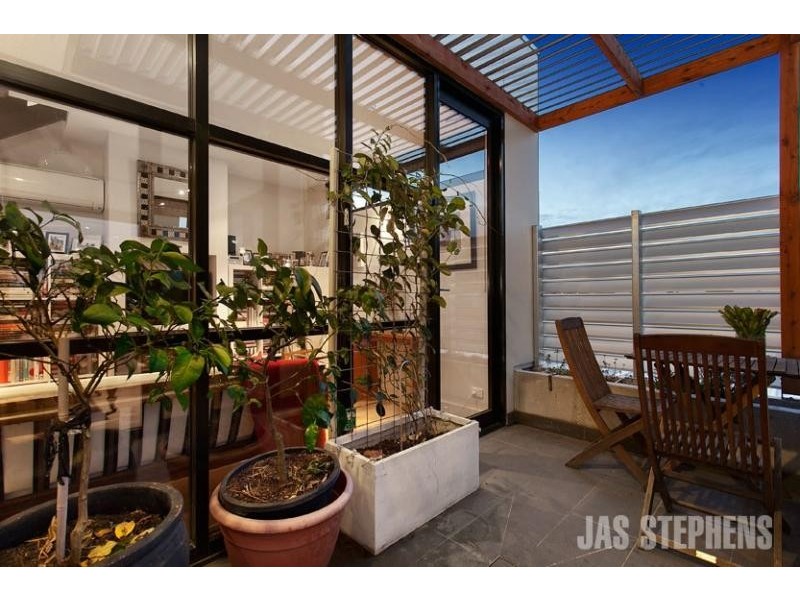 202/96 Pilgrim Street, Seddon VIC 3011