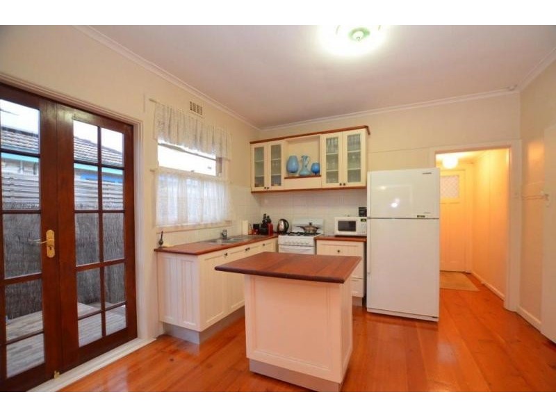 1/4 Sredna Street, West Footscray VIC 3012
