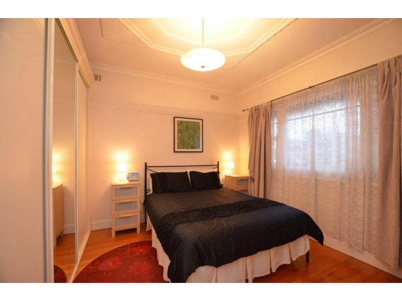 1/4 Sredna Street, West Footscray VIC 3012