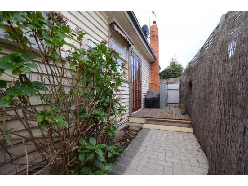1/4 Sredna Street, West Footscray VIC 3012