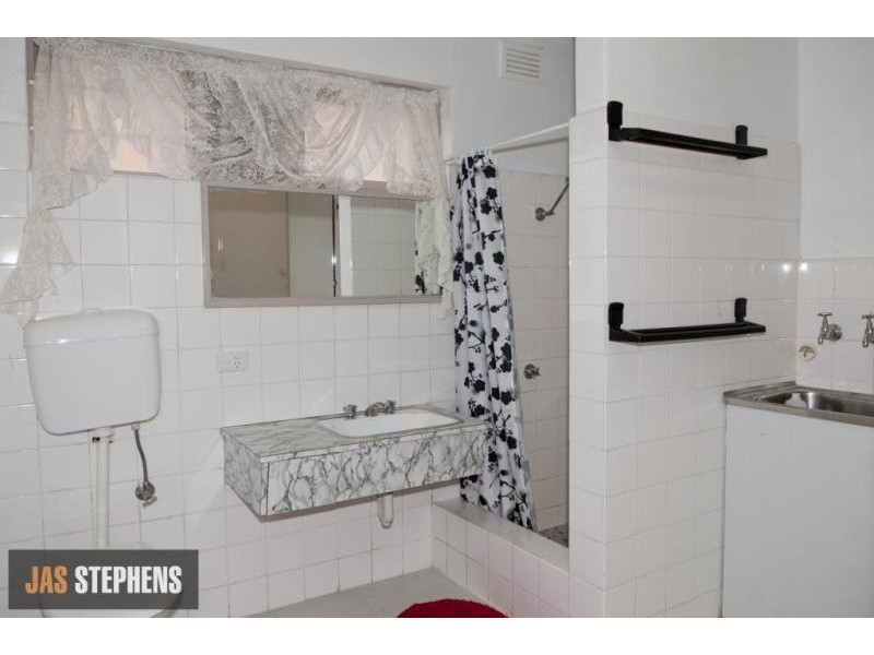 4/3 Lewis Street, Kingsville VIC 3012