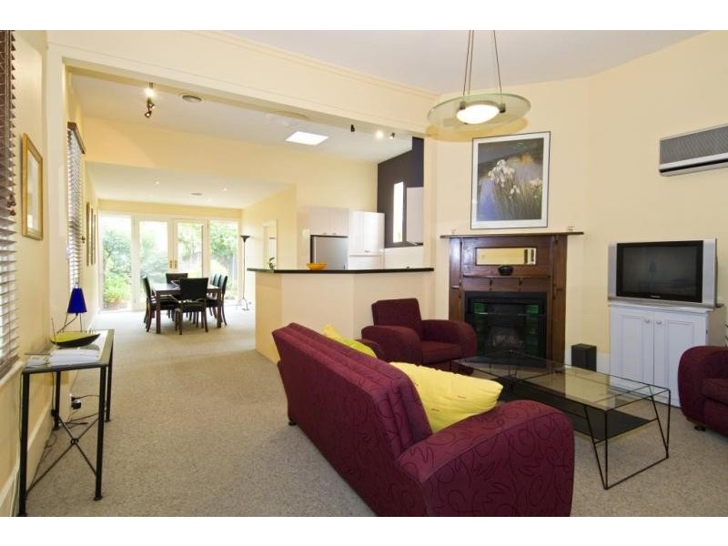 24 Hamilton Street, Seddon VIC 3011