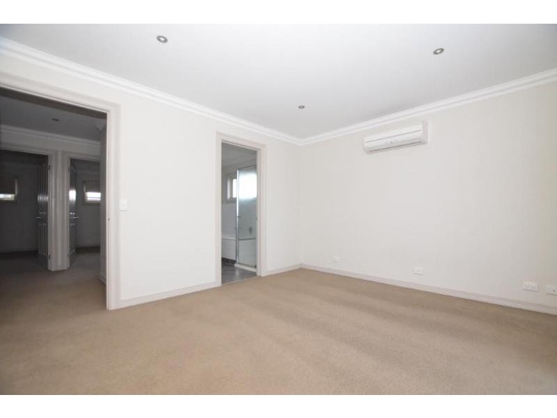 2/36 Vernon Street, South Kingsville VIC 3015