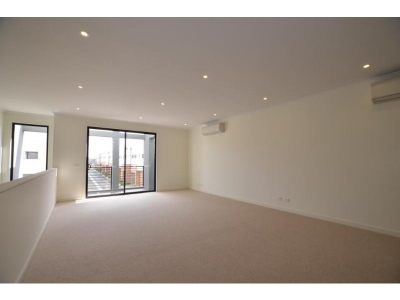 8 Souter Crescent, Footscray VIC 3011