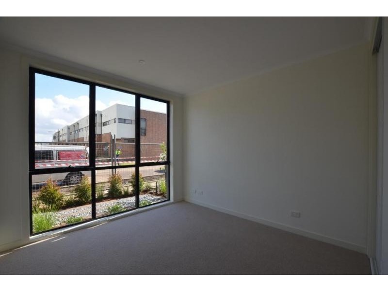 8 Souter Crescent, Footscray VIC 3011