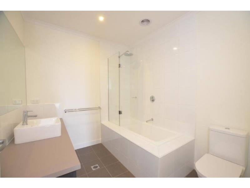 8 Souter Crescent, Footscray VIC 3011