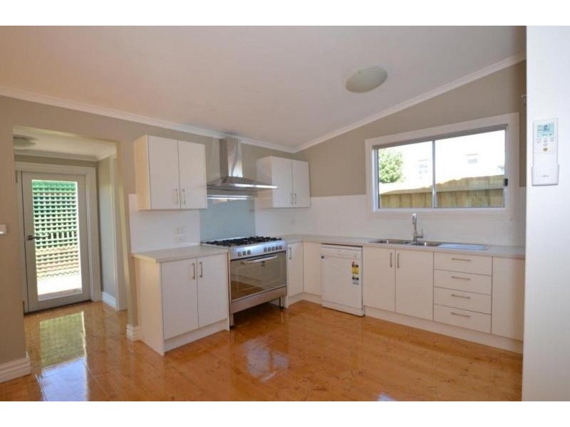 33 Robbs Road, West Footscray VIC 3012