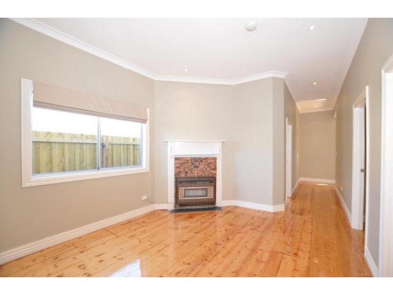 33 Robbs Road, West Footscray VIC 3012