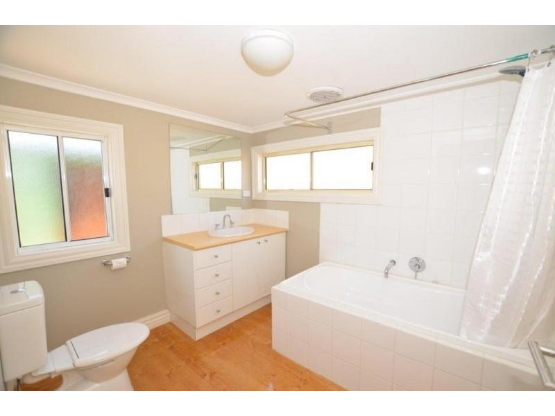 33 Robbs Road, West Footscray VIC 3012