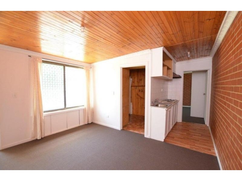 33 Robbs Road, West Footscray VIC 3012