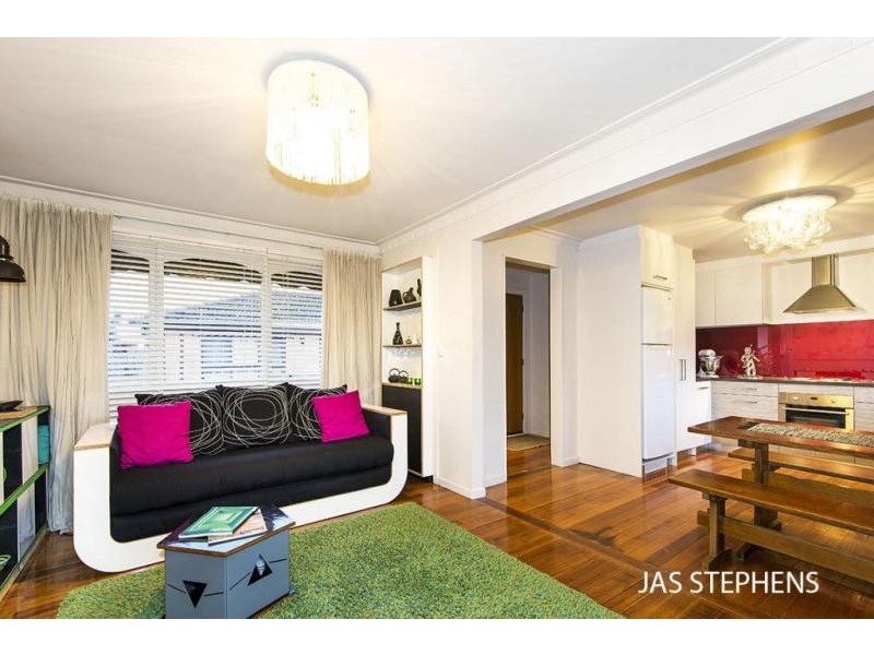 2/27 Ormond Road, West Footscray VIC 3012