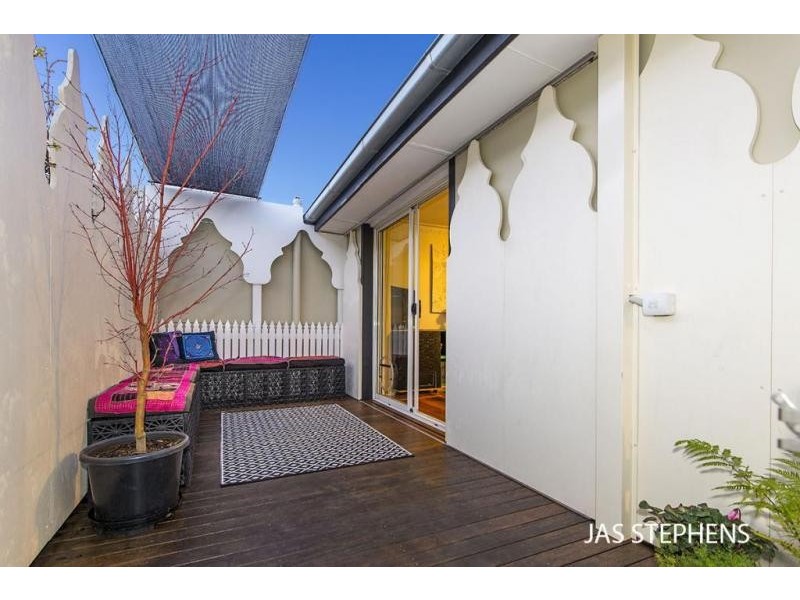 2/27 Ormond Road, West Footscray VIC 3012