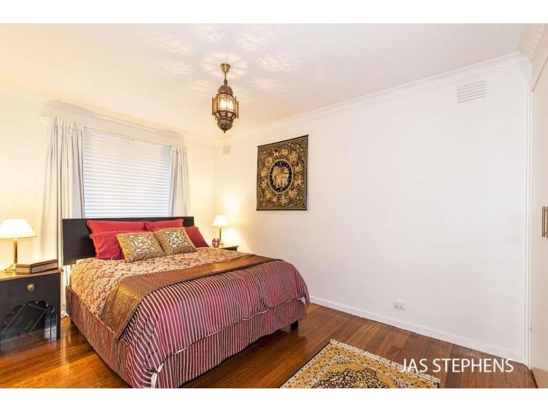 2/27 Ormond Road, West Footscray VIC 3012