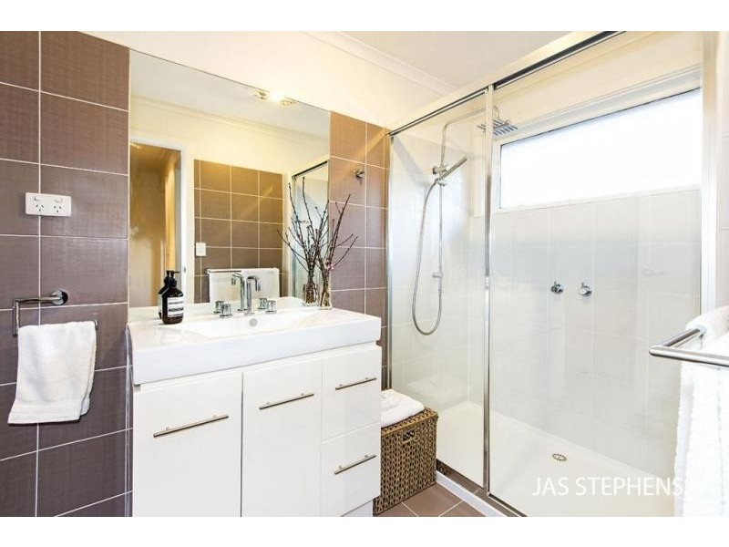 2/27 Ormond Road, West Footscray VIC 3012