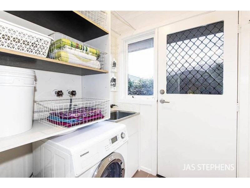 2/27 Ormond Road, West Footscray VIC 3012