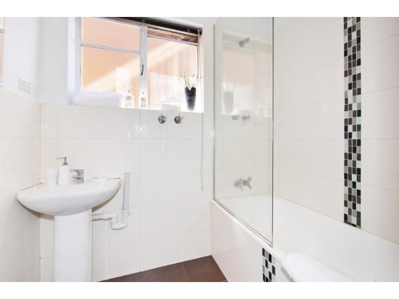 2/181 Geelong Road, Seddon VIC 3011