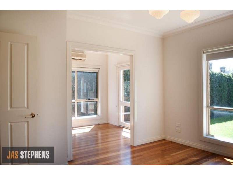 194 Douglas Parade, Newport VIC 3015