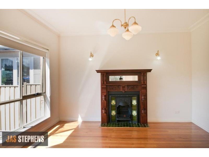 194 Douglas Parade, Newport VIC 3015