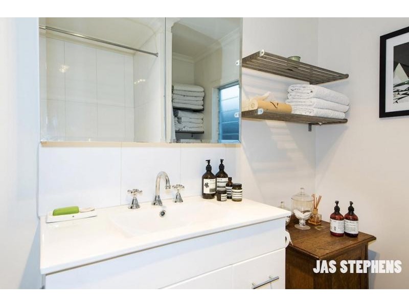 6 Kerr Street, Kingsville VIC 3012