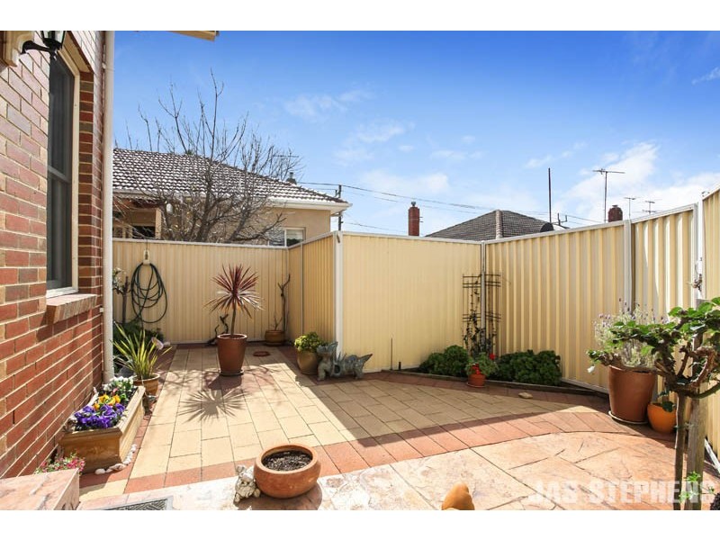 2/103 Raleigh Road, Maribyrnong VIC 3032