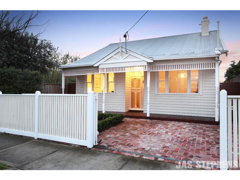 26 Station Road, Seddon VIC 3011