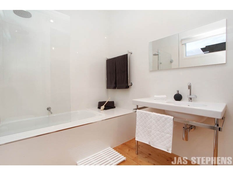 26 Station Road, Seddon VIC 3011