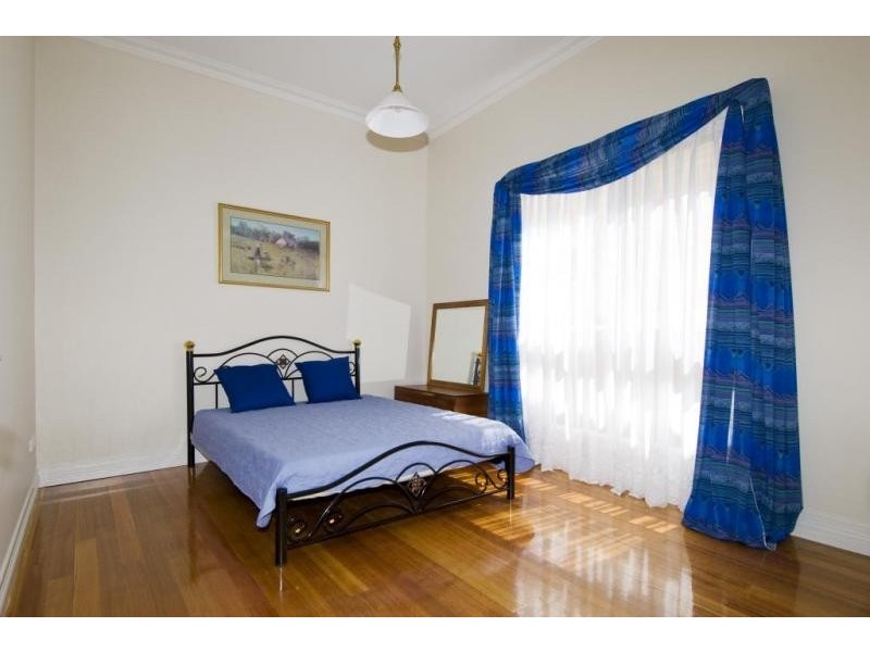 64 Queensville Street, Kingsville VIC 3012