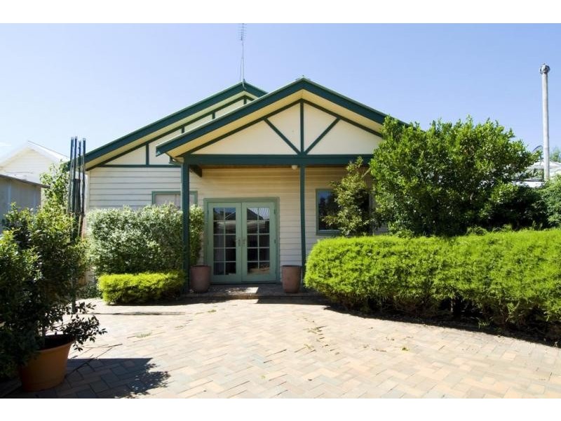 64 Queensville Street, Kingsville VIC 3012