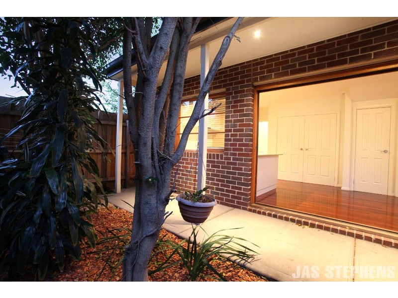 10 Lawrence Street, Seddon VIC 3011