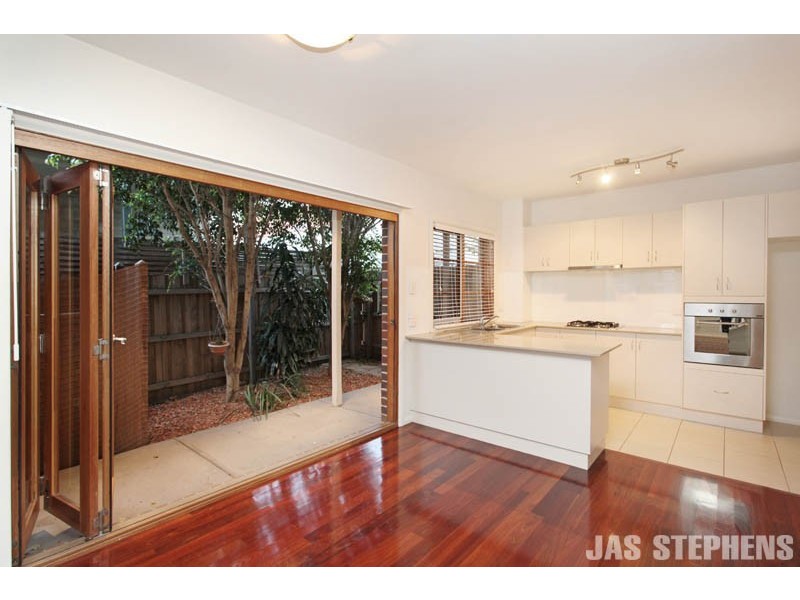 10 Lawrence Street, Seddon VIC 3011