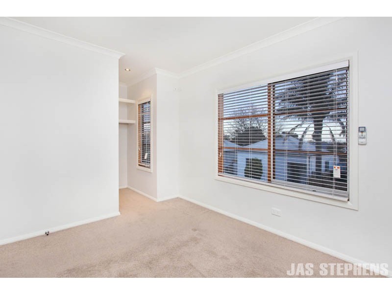 10 Lawrence Street, Seddon VIC 3011