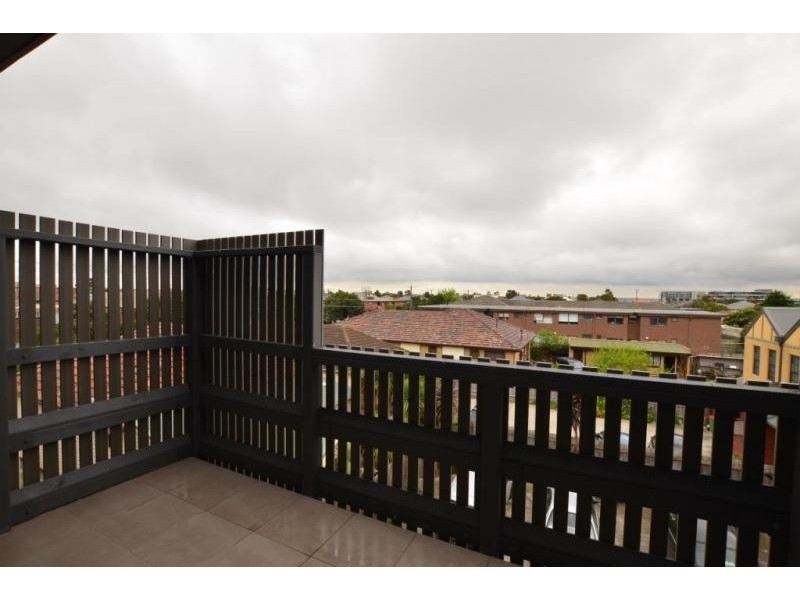 4/24 Empire Street, Footscray VIC 3011