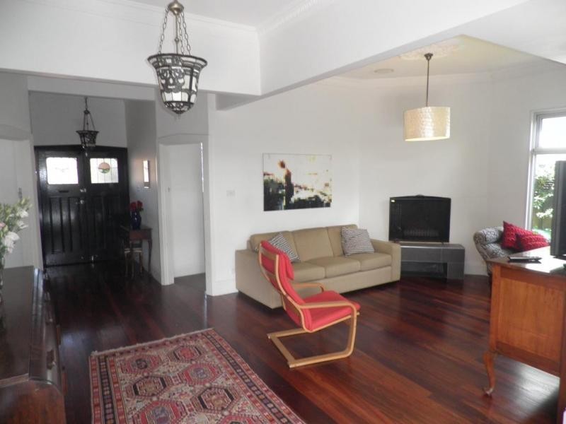 6 Medway Street, Seddon VIC 3011